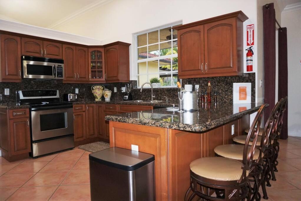 New Luxury Vacation Dream Rental- Sleeps 15! Miami Exterior foto
